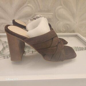 Journee Collection "Lyddie" Leather Sandals. NWT. Size 7